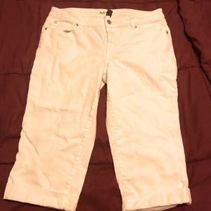 APT. 9 white capri/long short jeans